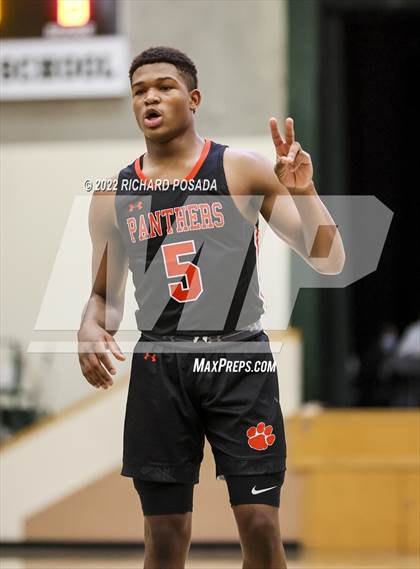 Thumbnail 2 in Central vs. TMI-Episcopal photogallery.