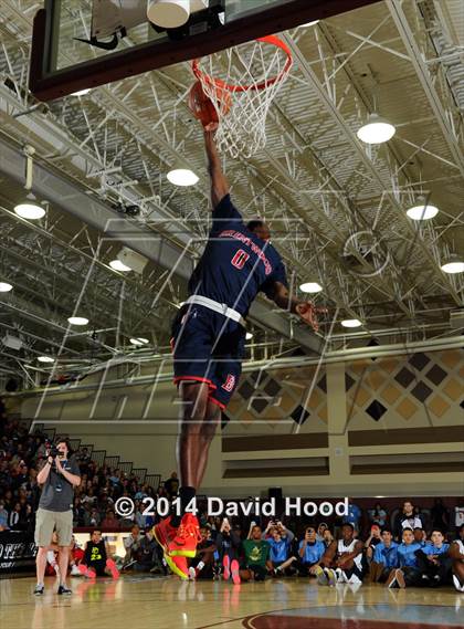 Thumbnail 3 in 2014 MaxPreps Holiday Classic Dunk Contest photogallery.