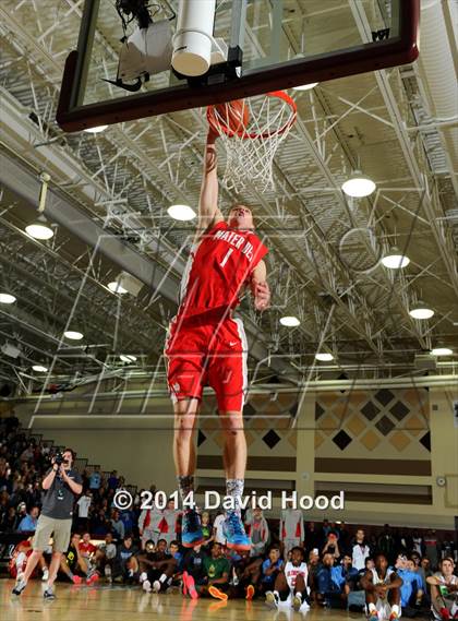 Thumbnail 3 in 2014 MaxPreps Holiday Classic Dunk Contest photogallery.