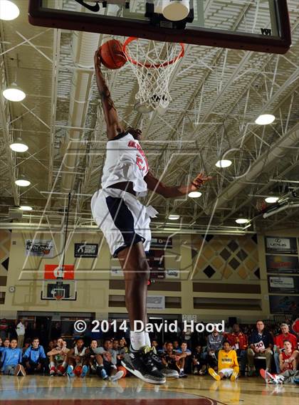 Thumbnail 1 in 2014 MaxPreps Holiday Classic Dunk Contest photogallery.