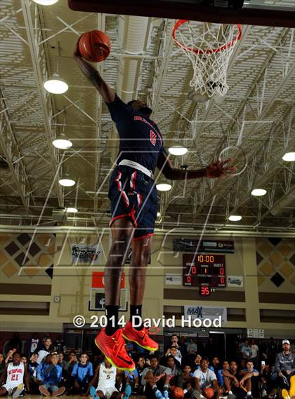 Thumbnail 3 in 2014 MaxPreps Holiday Classic Dunk Contest photogallery.