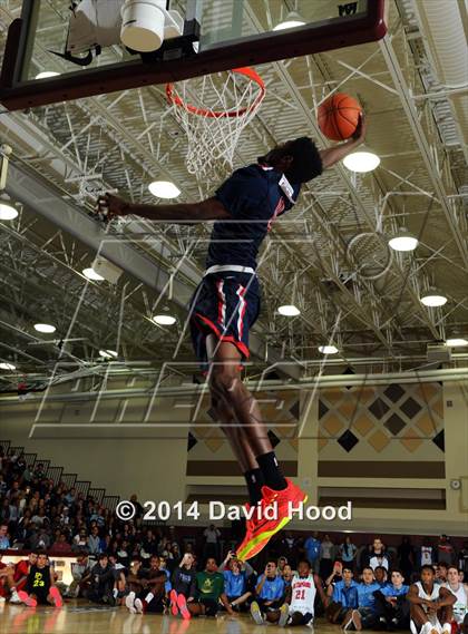Thumbnail 1 in 2014 MaxPreps Holiday Classic Dunk Contest photogallery.
