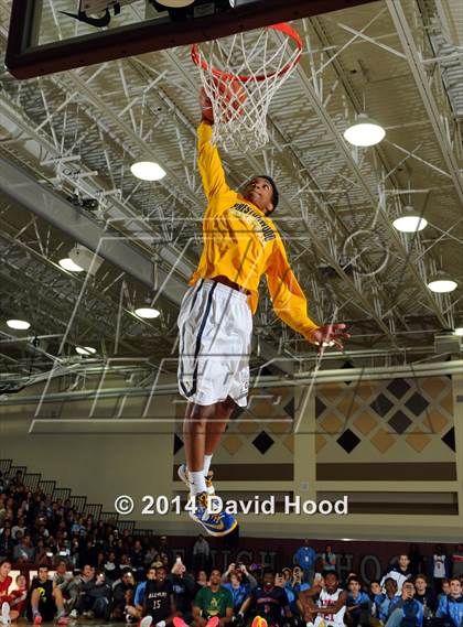 Thumbnail 3 in 2014 MaxPreps Holiday Classic Dunk Contest photogallery.