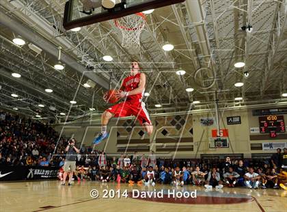 Thumbnail 2 in 2014 MaxPreps Holiday Classic Dunk Contest photogallery.
