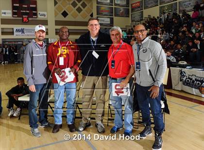 Thumbnail 2 in 2014 MaxPreps Holiday Classic Dunk Contest photogallery.