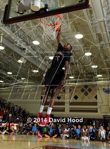 Thumbnail 2 in 2014 MaxPreps Holiday Classic Dunk Contest photogallery.