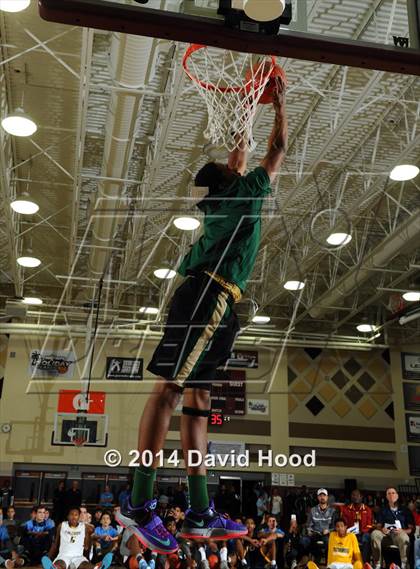 Thumbnail 3 in 2014 MaxPreps Holiday Classic Dunk Contest photogallery.