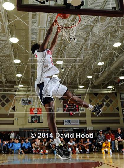 Thumbnail 3 in 2014 MaxPreps Holiday Classic Dunk Contest photogallery.