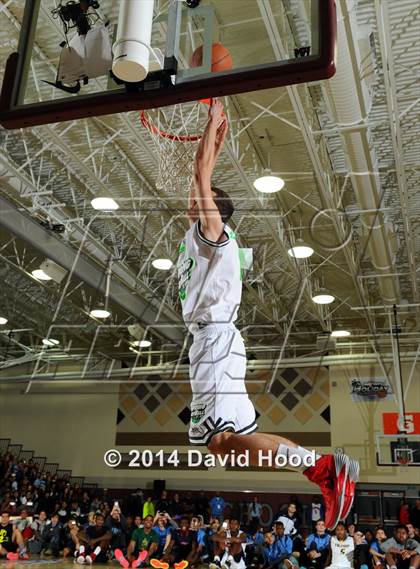 Thumbnail 1 in 2014 MaxPreps Holiday Classic Dunk Contest photogallery.