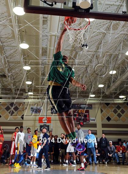Thumbnail 3 in 2014 MaxPreps Holiday Classic Dunk Contest photogallery.