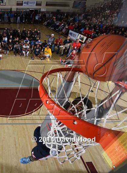 Thumbnail 1 in 2014 MaxPreps Holiday Classic Dunk Contest photogallery.