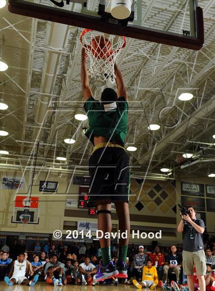 Thumbnail 2 in 2014 MaxPreps Holiday Classic Dunk Contest photogallery.