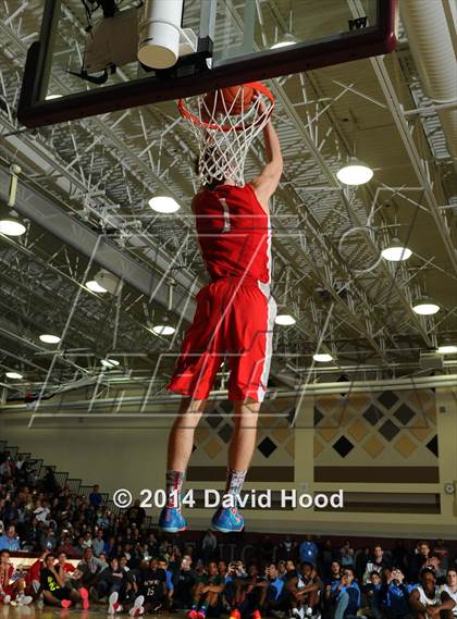 Thumbnail 3 in 2014 MaxPreps Holiday Classic Dunk Contest photogallery.