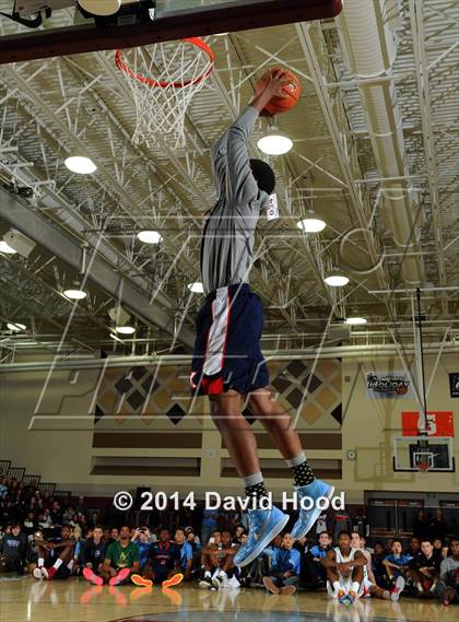 Thumbnail 3 in 2014 MaxPreps Holiday Classic Dunk Contest photogallery.