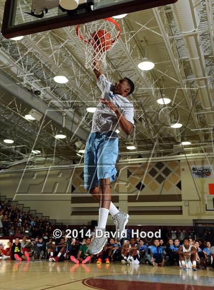 Thumbnail 2 in 2014 MaxPreps Holiday Classic Dunk Contest photogallery.
