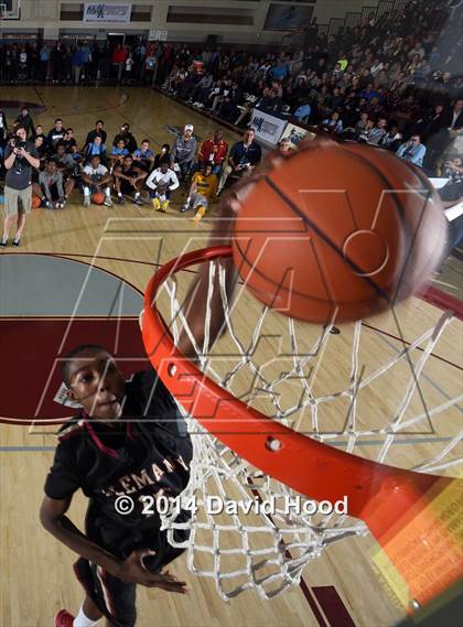 Thumbnail 2 in 2014 MaxPreps Holiday Classic Dunk Contest photogallery.