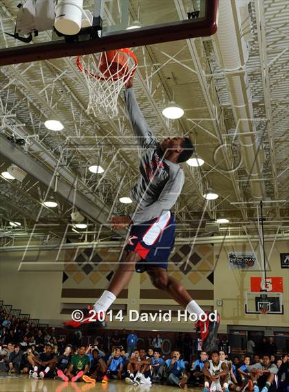 Thumbnail 3 in 2014 MaxPreps Holiday Classic Dunk Contest photogallery.