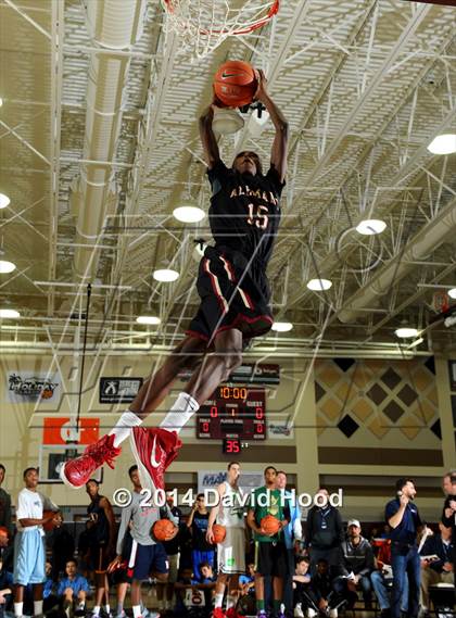 Thumbnail 1 in 2014 MaxPreps Holiday Classic Dunk Contest photogallery.