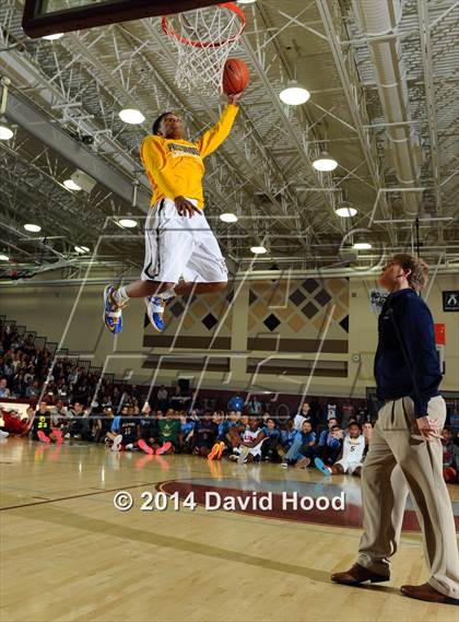 Thumbnail 1 in 2014 MaxPreps Holiday Classic Dunk Contest photogallery.