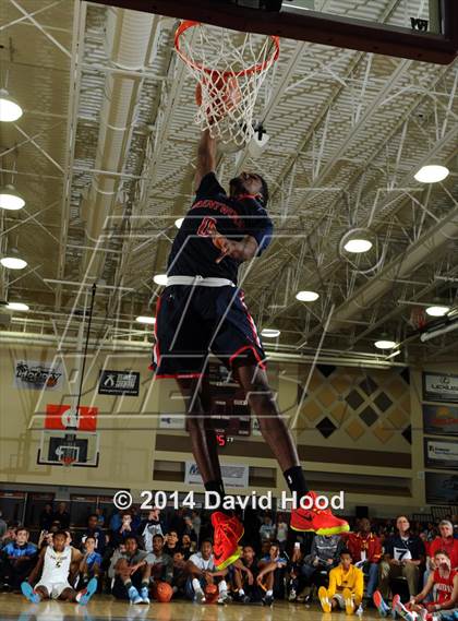 Thumbnail 1 in 2014 MaxPreps Holiday Classic Dunk Contest photogallery.