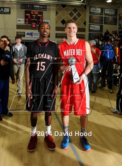 Thumbnail 1 in 2014 MaxPreps Holiday Classic Dunk Contest photogallery.