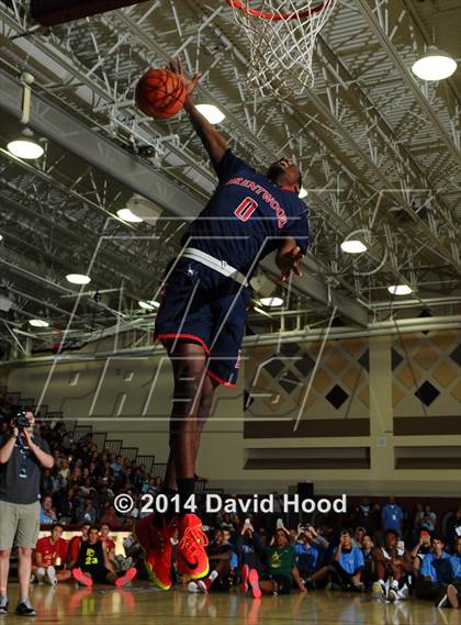Thumbnail 2 in 2014 MaxPreps Holiday Classic Dunk Contest photogallery.