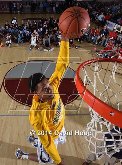 Thumbnail 2 in 2014 MaxPreps Holiday Classic Dunk Contest photogallery.