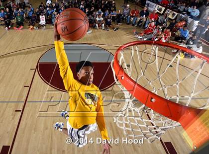 Thumbnail 2 in 2014 MaxPreps Holiday Classic Dunk Contest photogallery.