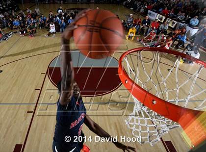Thumbnail 1 in 2014 MaxPreps Holiday Classic Dunk Contest photogallery.