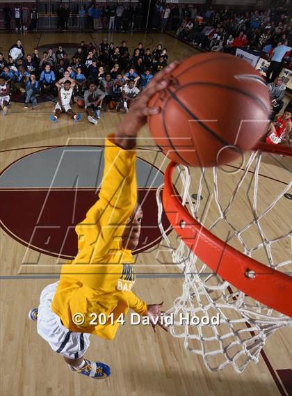 Thumbnail 1 in 2014 MaxPreps Holiday Classic Dunk Contest photogallery.