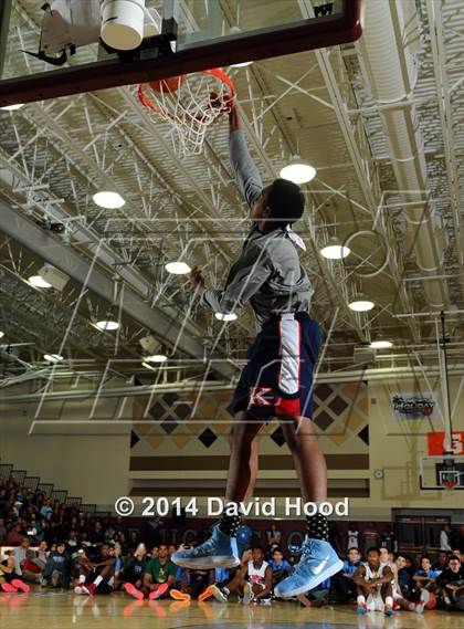Thumbnail 1 in 2014 MaxPreps Holiday Classic Dunk Contest photogallery.