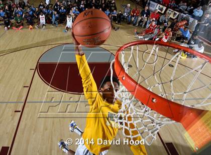 Thumbnail 3 in 2014 MaxPreps Holiday Classic Dunk Contest photogallery.