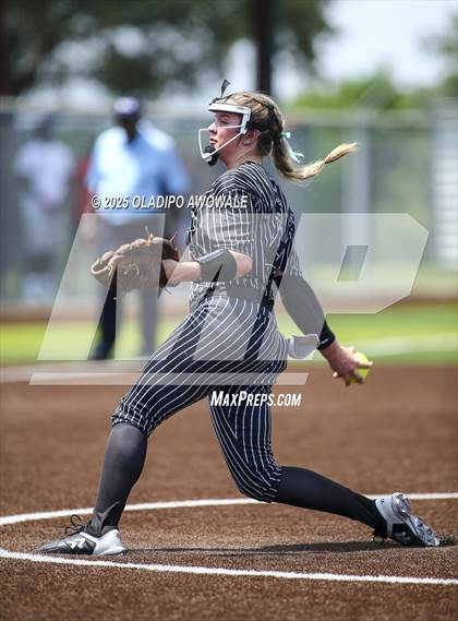 Thumbnail 1 in Guyer vs. Forney (UIL 6A Softball State Semifinals Div II) photogallery.