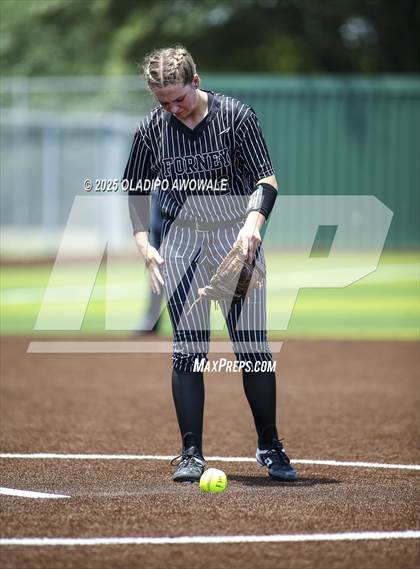 Thumbnail 2 in Guyer vs. Forney (UIL 6A Softball State Semifinals Div II) photogallery.