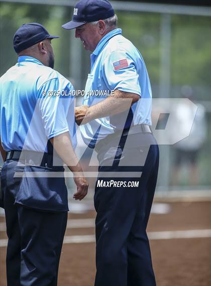Thumbnail 1 in Guyer vs. Forney (UIL 6A Softball State Semifinals Div II) photogallery.