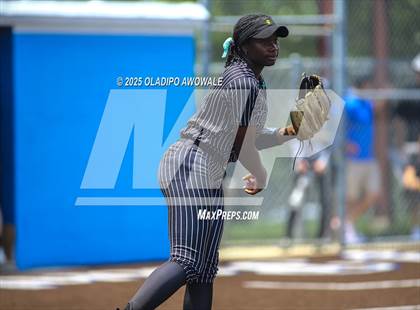 Thumbnail 3 in Guyer vs. Forney (UIL 6A Softball State Semifinals Div II) photogallery.