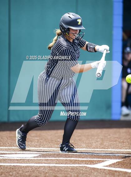 Thumbnail 3 in Guyer vs. Forney (UIL 6A Softball State Semifinals Div II) photogallery.