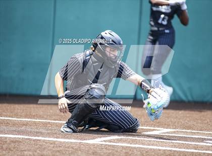 Thumbnail 3 in Guyer vs. Forney (UIL 6A Softball State Semifinals Div II) photogallery.