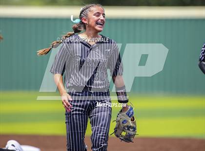 Thumbnail 2 in Guyer vs. Forney (UIL 6A Softball State Semifinals Div II) photogallery.