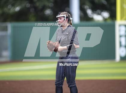 Thumbnail 1 in Guyer vs. Forney (UIL 6A Softball State Semifinals Div II) photogallery.