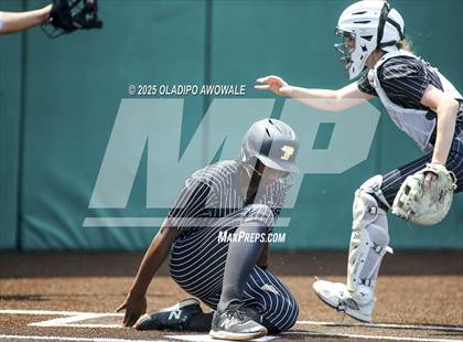 Thumbnail 1 in Guyer vs. Forney (UIL 6A Softball State Semifinals Div II) photogallery.