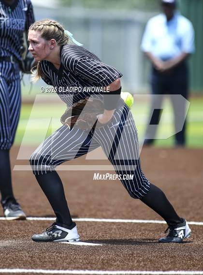 Thumbnail 1 in Guyer vs. Forney (UIL 6A Softball State Semifinals Div II) photogallery.