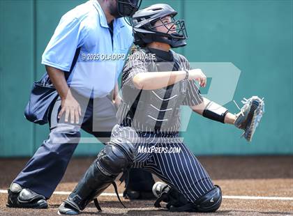 Thumbnail 3 in Guyer vs. Forney (UIL 6A Softball State Semifinals Div II) photogallery.