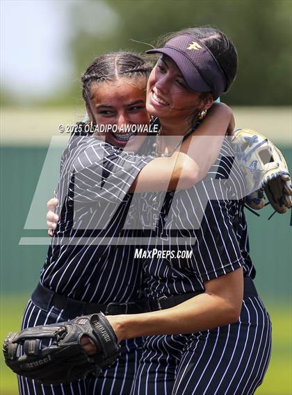Thumbnail 1 in Guyer vs. Forney (UIL 6A Softball State Semifinals Div II) photogallery.