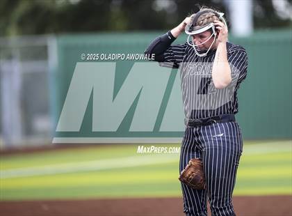 Thumbnail 1 in Guyer vs. Forney (UIL 6A Softball State Semifinals Div II) photogallery.