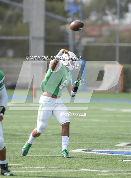 Thumbnail 3 in Lincoln vs Hilltop (SDFL Kickoff Classic) photogallery.