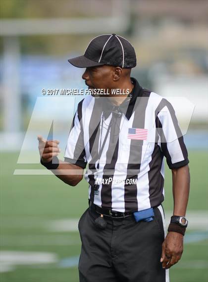 Thumbnail 3 in Lincoln vs Hilltop (SDFL Kickoff Classic) photogallery.