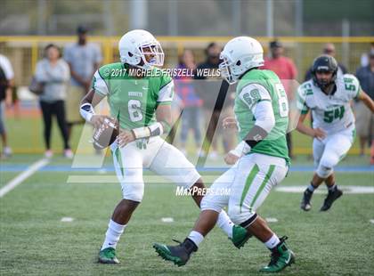 Thumbnail 3 in Lincoln vs Hilltop (SDFL Kickoff Classic) photogallery.