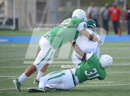 Thumbnail 3 in Lincoln vs Hilltop (SDFL Kickoff Classic) photogallery.