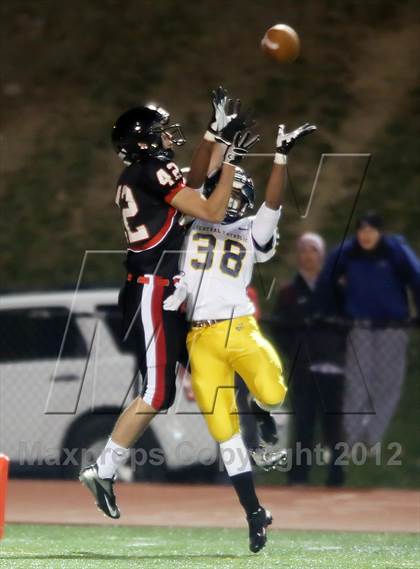 Thumbnail 2 in Upper St. Clair vs. Central Catholic photogallery.
